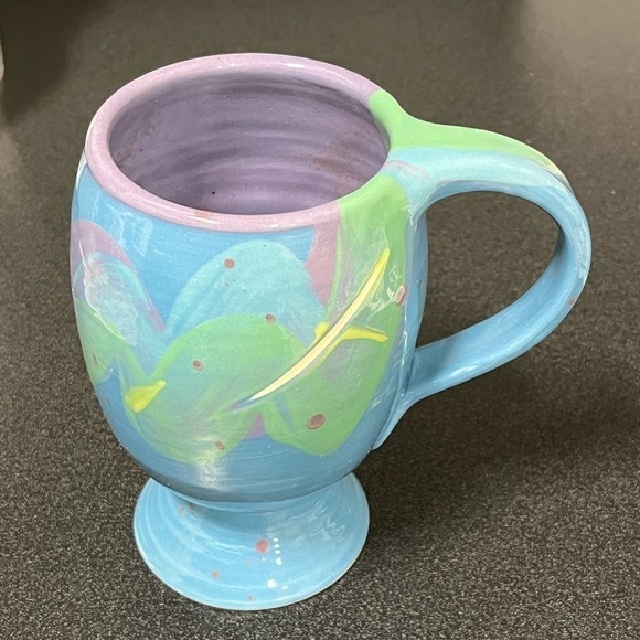 80’S Pottery mug signed pedestal colorful pastels. - Picture 5 of 10